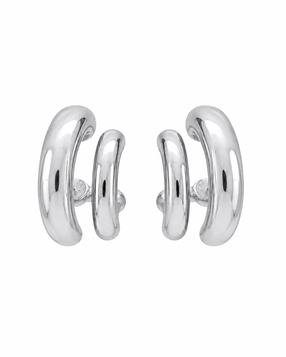 arete con forma de c plateado