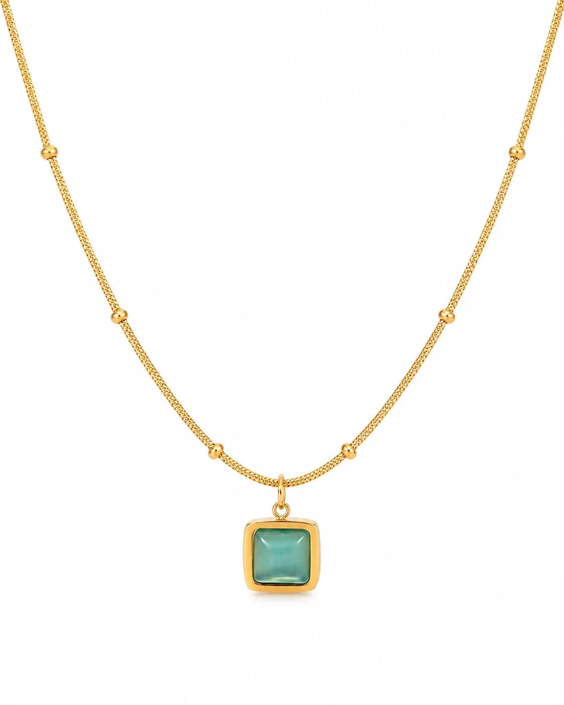 Collar con dije cuadrado