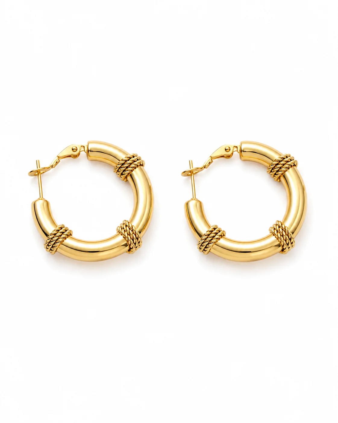 Aretes con relieve dorado
