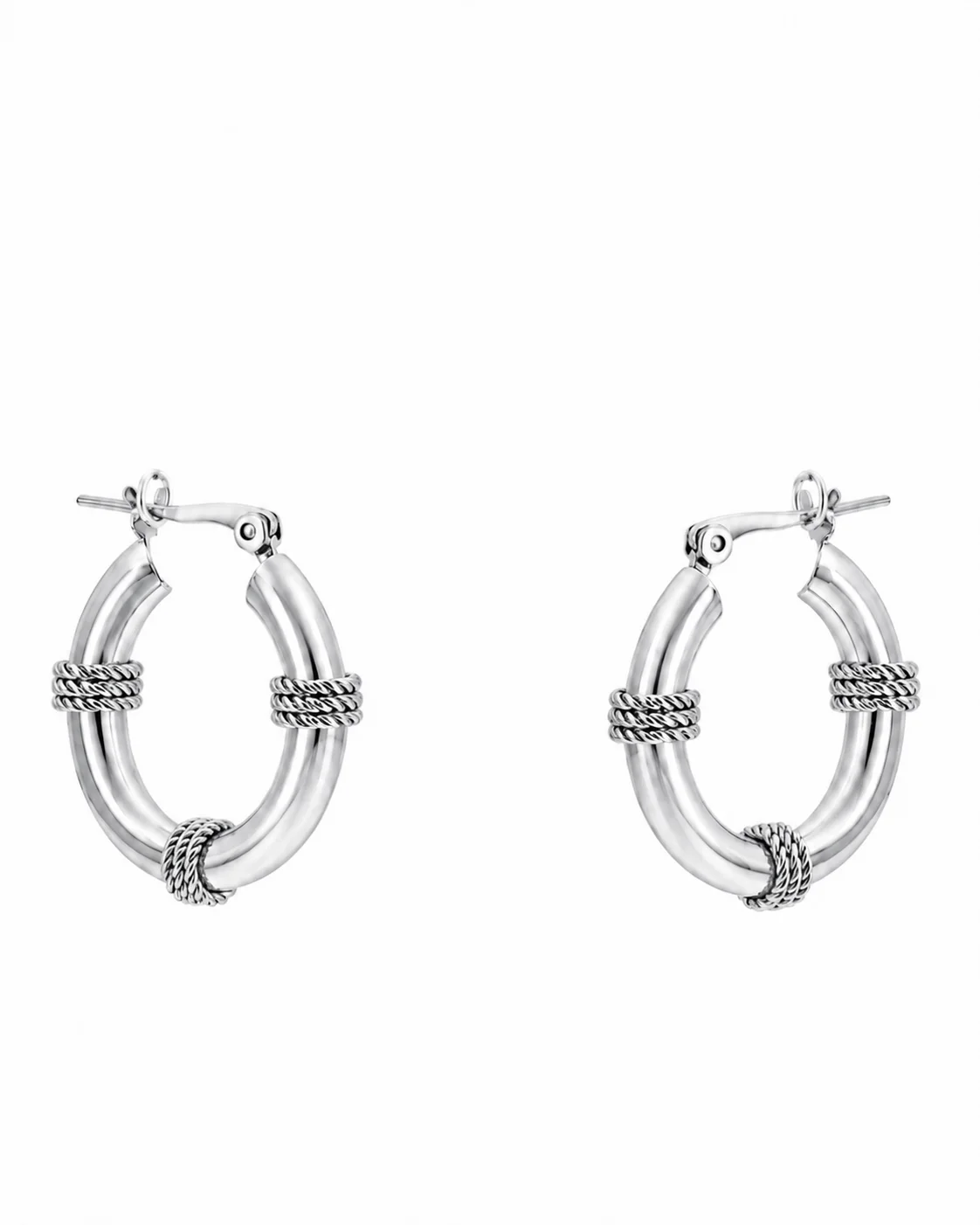 Arete con relieve plateado